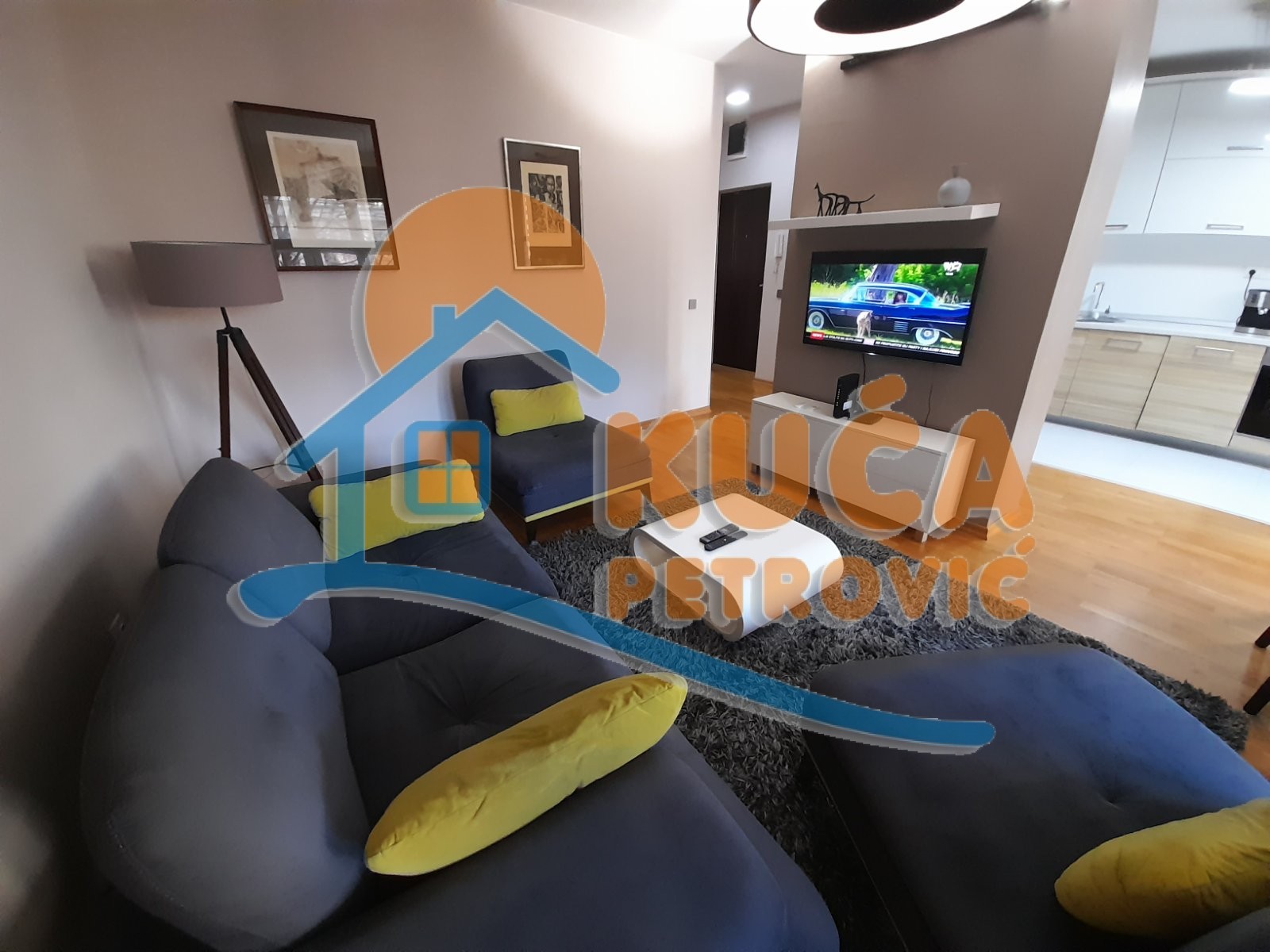 Izdaje se stan u epicentru Niša, pešačka zona, 60m2, 800e