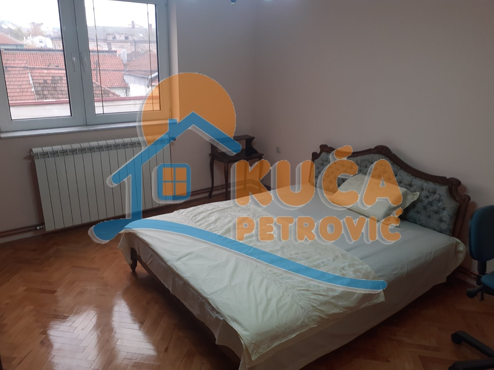Izdaje se stan u kući u samom centru grada 99m2 - Centar - 90.00m² - 400€