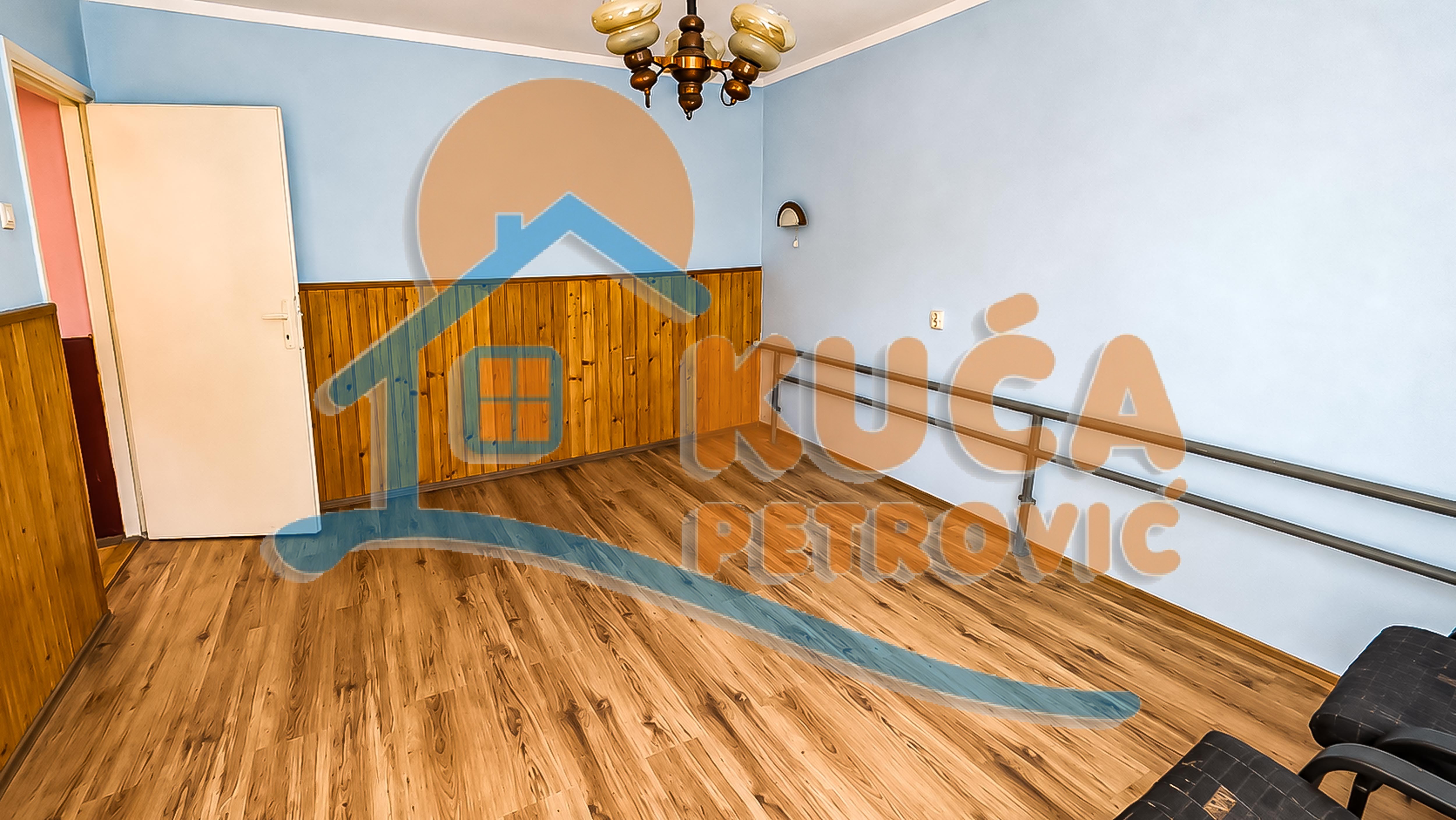 Trosoban stan Centar 69m², 3 sprat — slika 8