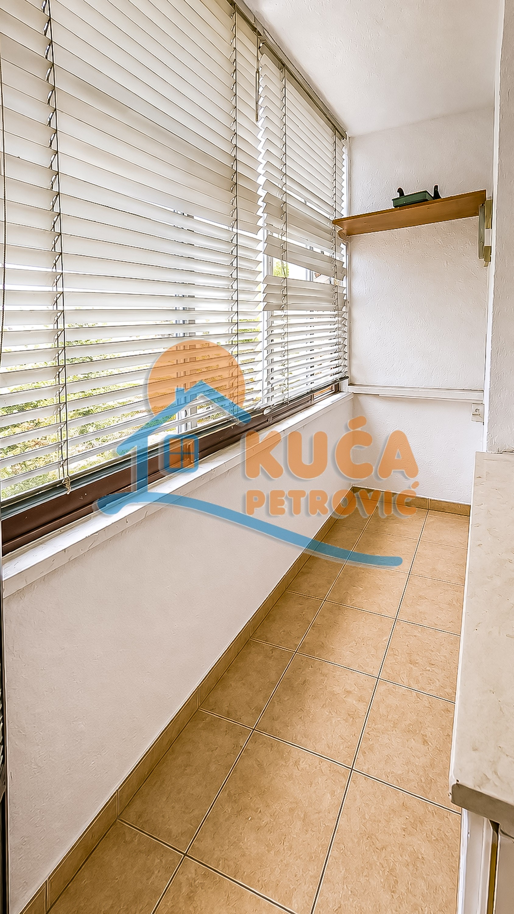 Trosoban stan Centar 69m², 3 sprat — slika 12