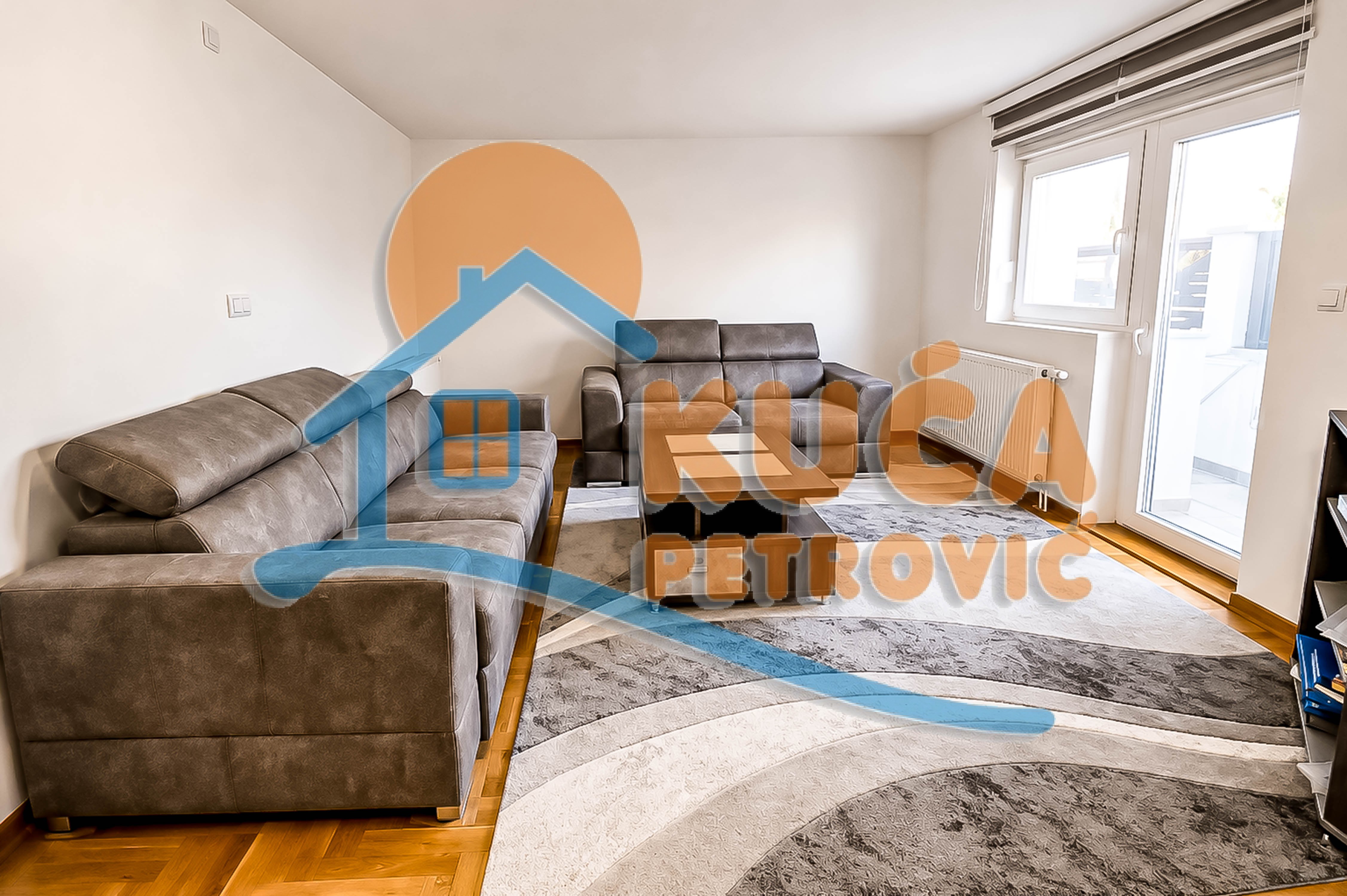 Prelep lux 2.5 stan, 65m2, sa pripadajućim dvorištem, parkingom,  prizemlje, eg, iznad kompleksa Novi Niš