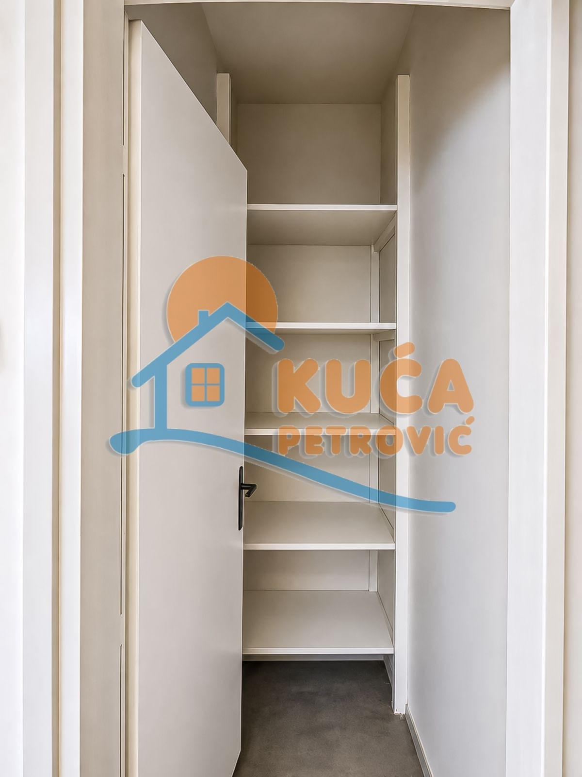Trosoban stan Pravni fakultet 75m², 2 sprat — slika 5