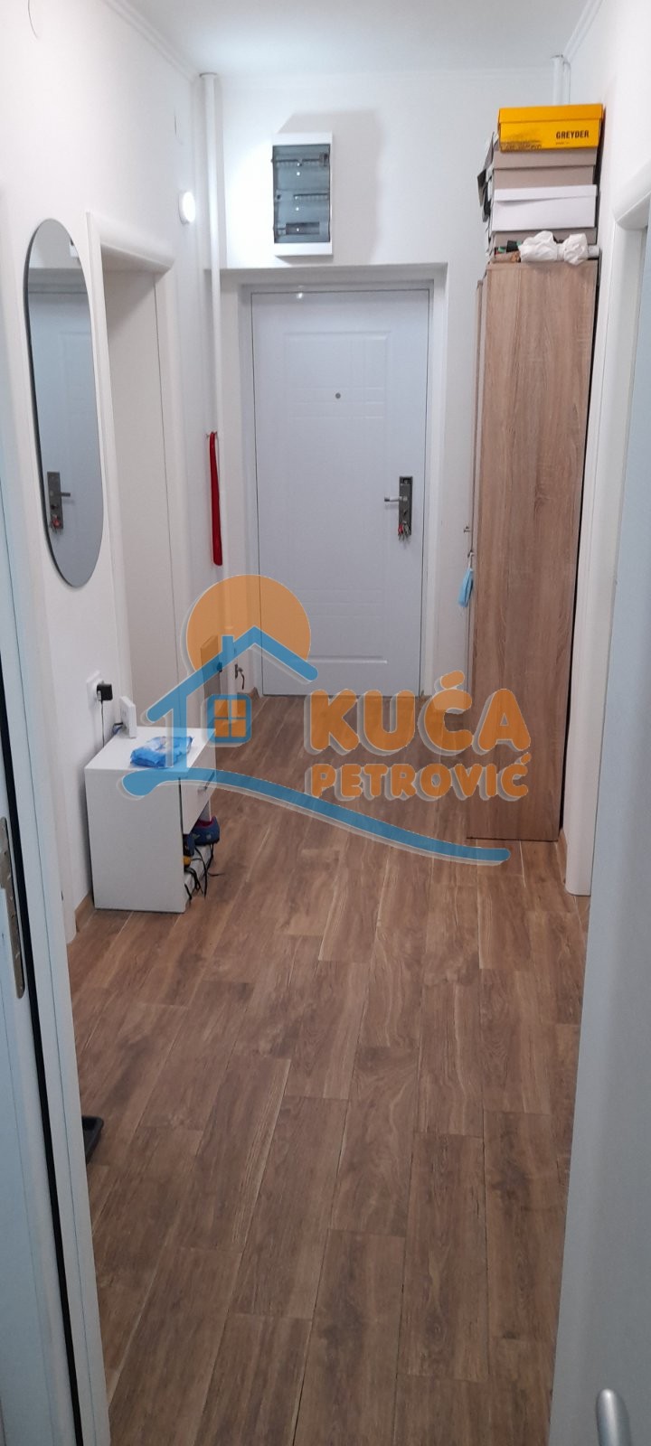 Izdaje se stan u Dusanovoj, CG, 59m2