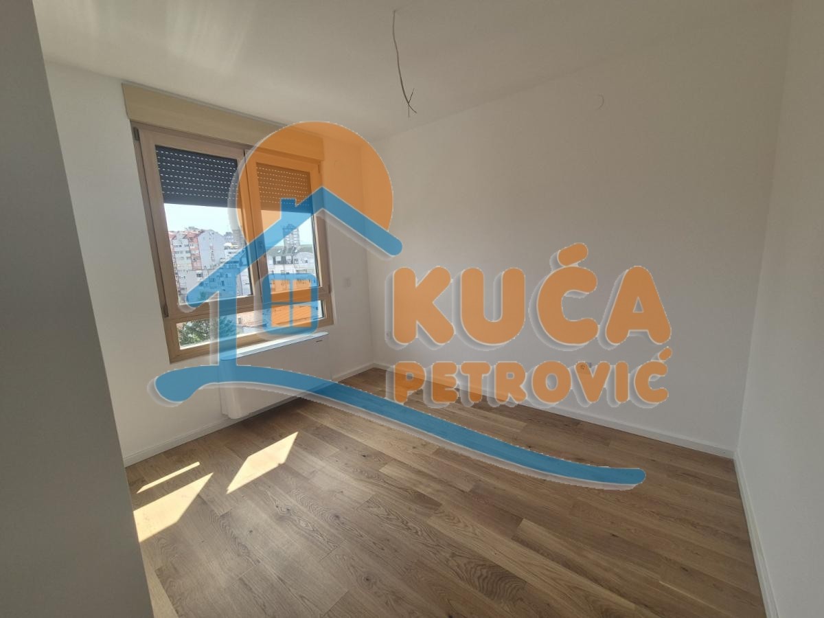 Višesoban stan Centar 238m², 5 sprat — slika 9