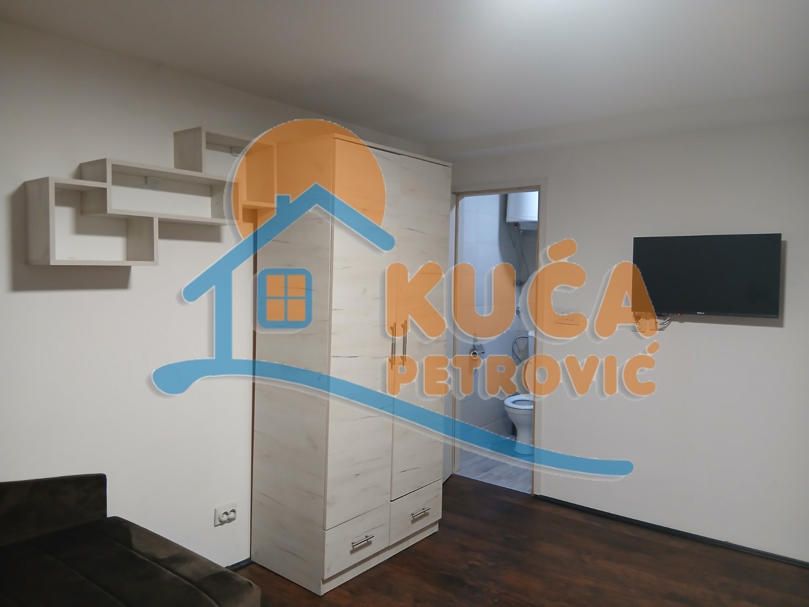 Izdaje se nameštena soba sa sopstvenim kupatilom, 20m2, grejanje na struju