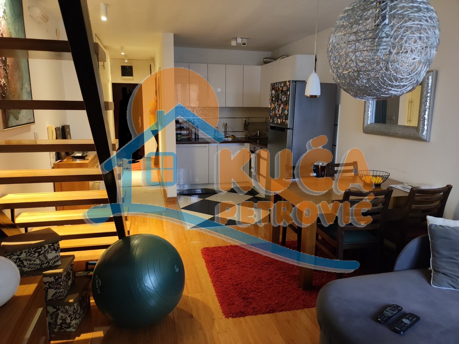 Izdaje se stan na keju! - Centar - 55.00m² - 450€