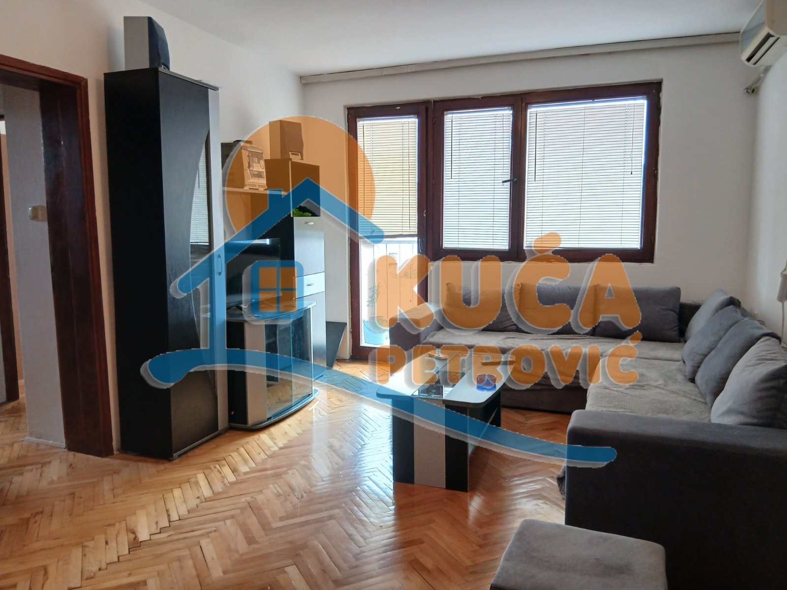 Izdaje se namešten dvosoban stan na Margeru, Katićeva, 53m2, grejanje na Ta-peć - Marger - 53.00m² - 240€