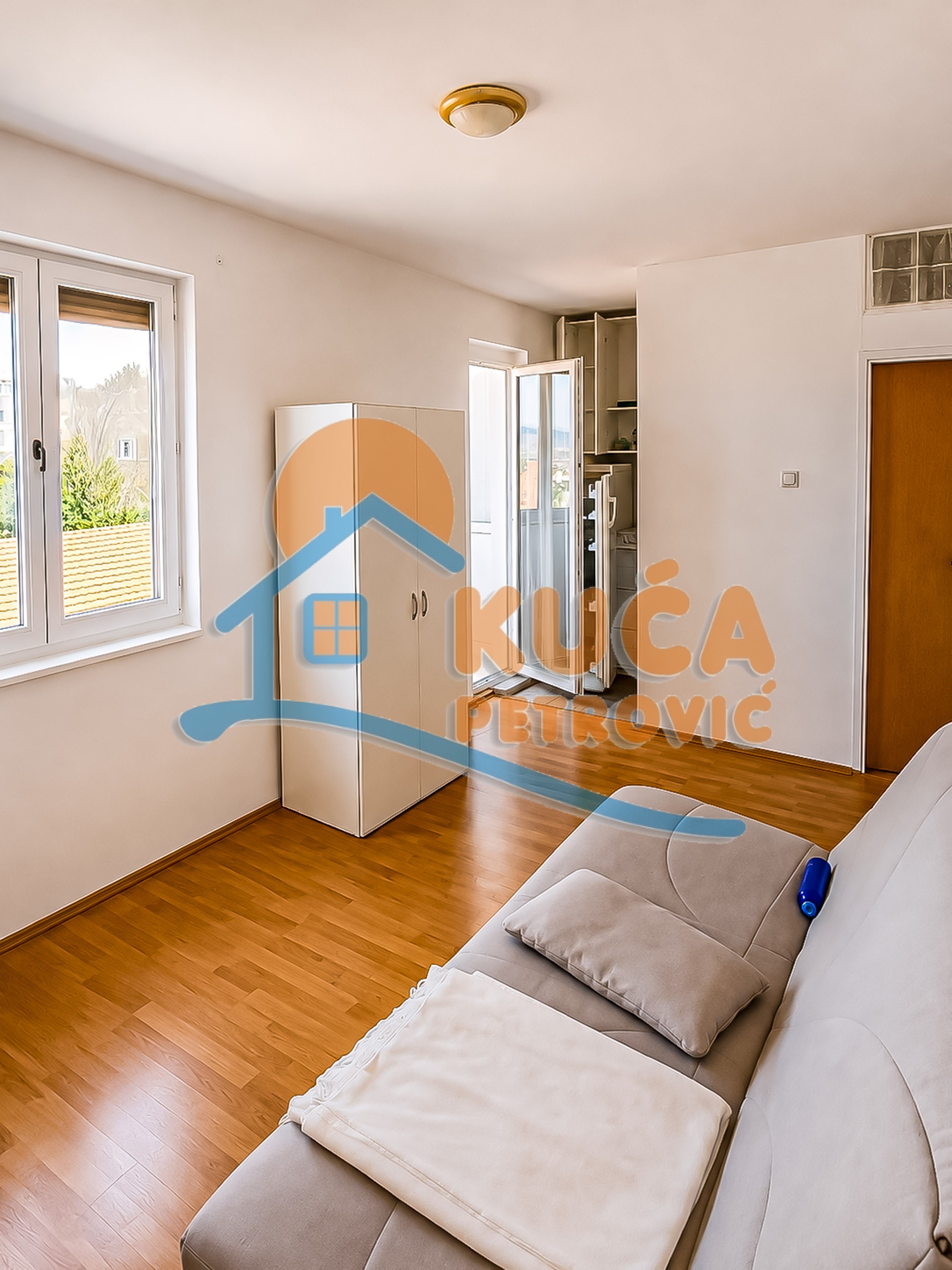 Jednoiposoban  stan, Durmitorska, II  sprat, 33 m2 - Kalač brdo - 33.00m² - 72.000€